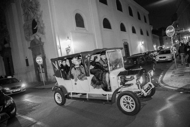 Narozeniny Chapeau Rouge zahájil pochod na Staromák, pak hrál Vladimir 518 i Jiří Schmitzer