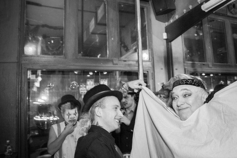 Narozeniny Chapeau Rouge zahájil pochod na Staromák, pak hrál Vladimir 518 i Jiří Schmitzer