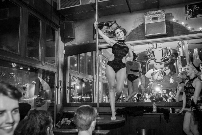 Narozeniny Chapeau Rouge zahájil pochod na Staromák, pak hrál Vladimir 518 i Jiří Schmitzer