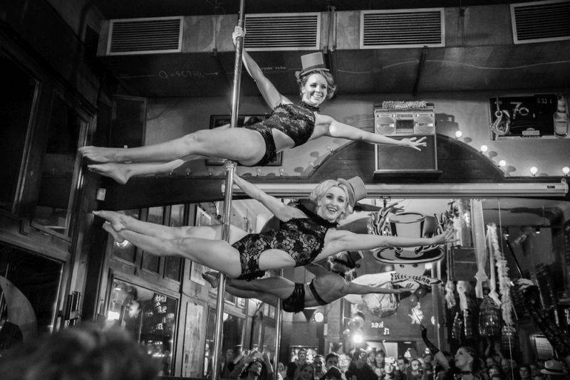 Narozeniny Chapeau Rouge zahájil pochod na Staromák, pak hrál Vladimir 518 i Jiří Schmitzer