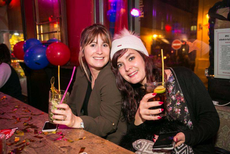 Narozeniny Chapeau Rouge zahájil pochod na Staromák, pak hrál Vladimir 518 i Jiří Schmitzer