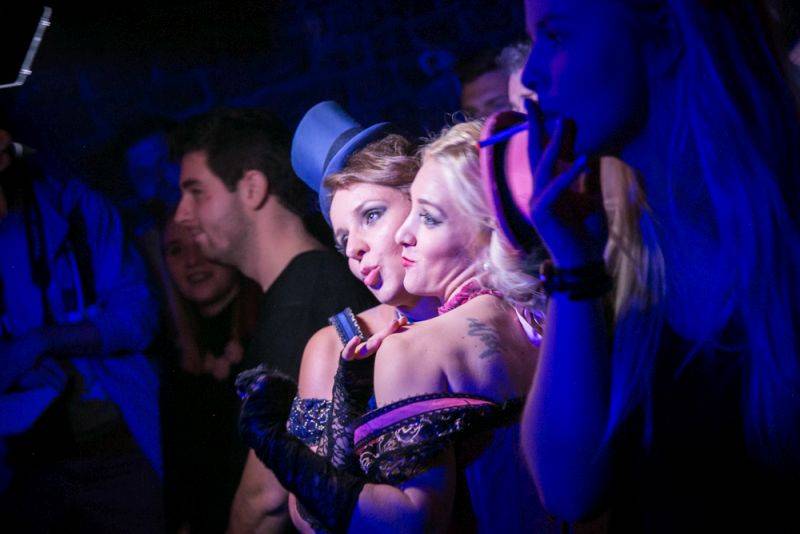 Narozeniny Chapeau Rouge zahájil pochod na Staromák, pak hrál Vladimir 518 i Jiří Schmitzer