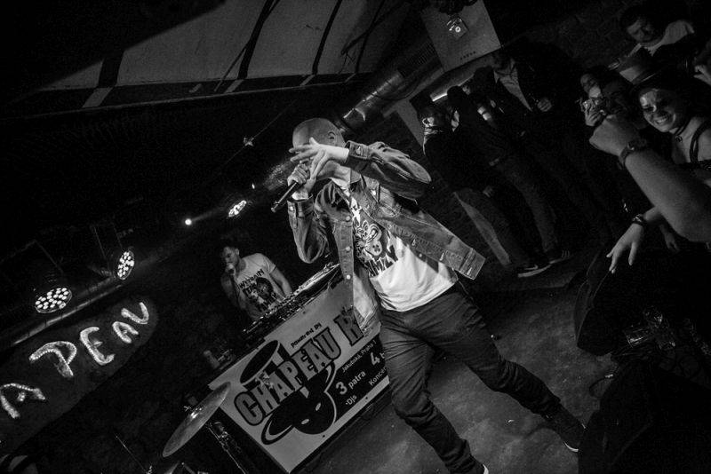 Narozeniny Chapeau Rouge zahájil pochod na Staromák, pak hrál Vladimir 518 i Jiří Schmitzer