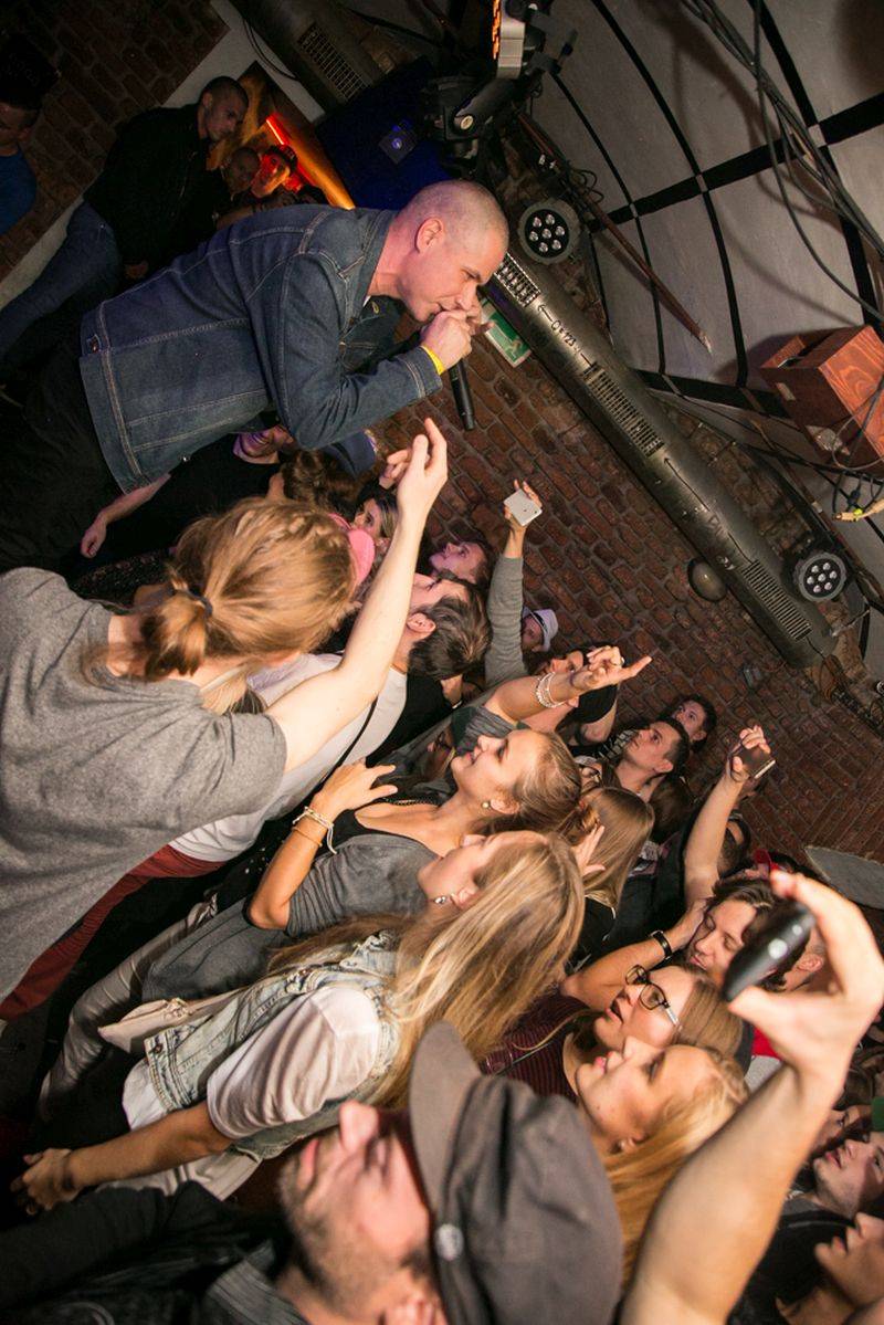 Narozeniny Chapeau Rouge zahájil pochod na Staromák, pak hrál Vladimir 518 i Jiří Schmitzer