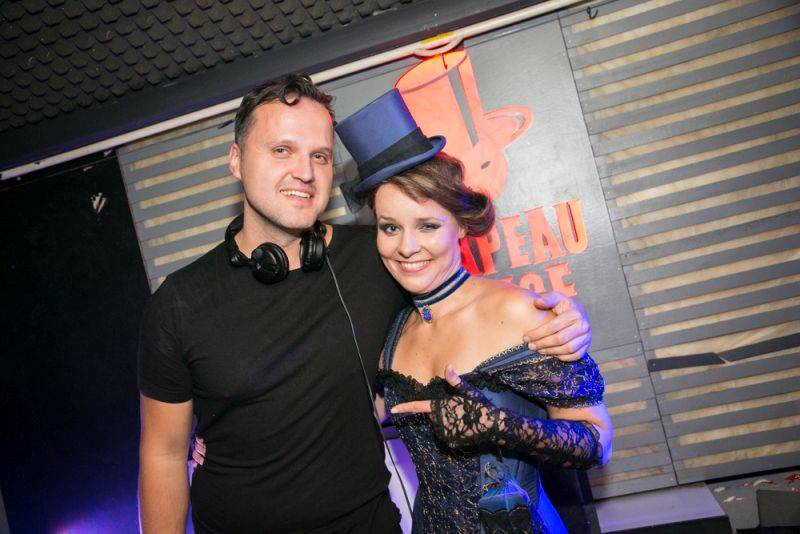 Narozeniny Chapeau Rouge zahájil pochod na Staromák, pak hrál Vladimir 518 i Jiří Schmitzer