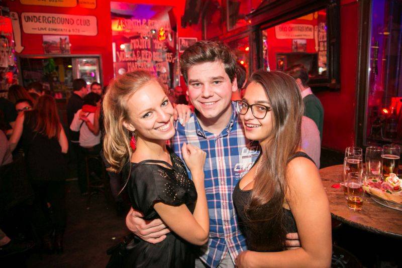 Narozeniny Chapeau Rouge zahájil pochod na Staromák, pak hrál Vladimir 518 i Jiří Schmitzer