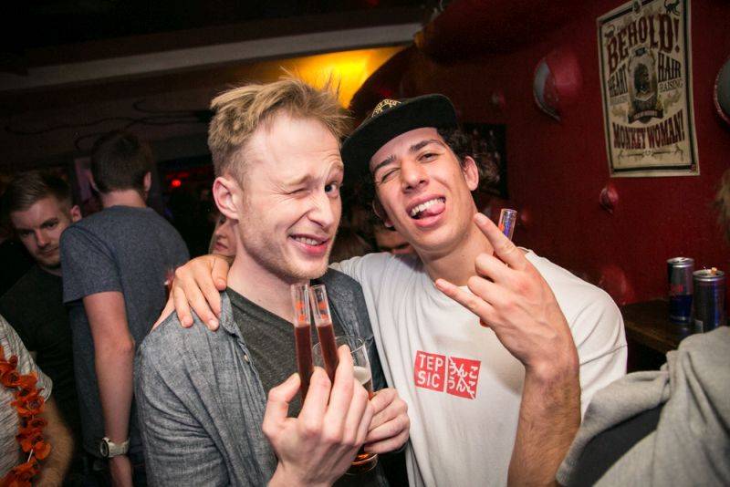 Narozeniny Chapeau Rouge zahájil pochod na Staromák, pak hrál Vladimir 518 i Jiří Schmitzer