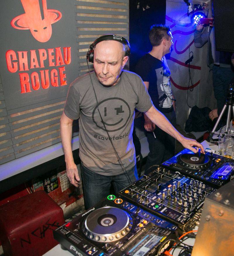 Narozeniny Chapeau Rouge zahájil pochod na Staromák, pak hrál Vladimir 518 i Jiří Schmitzer