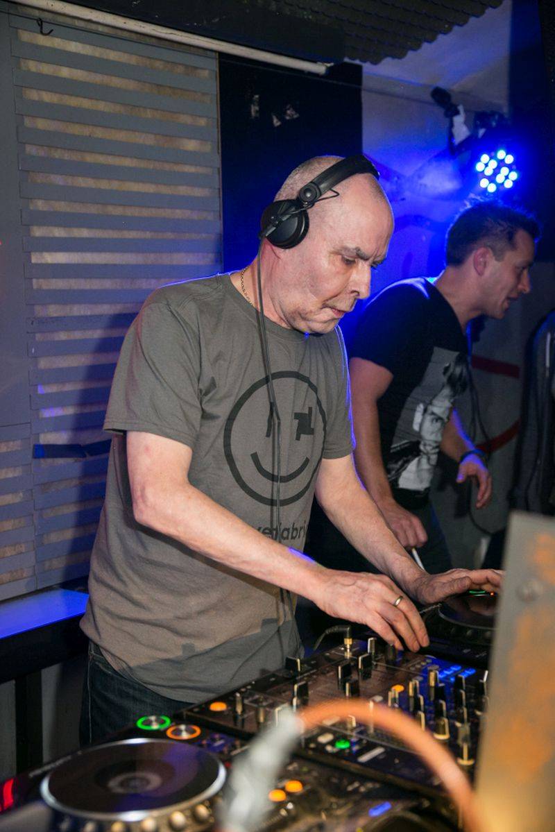 Narozeniny Chapeau Rouge zahájil pochod na Staromák, pak hrál Vladimir 518 i Jiří Schmitzer