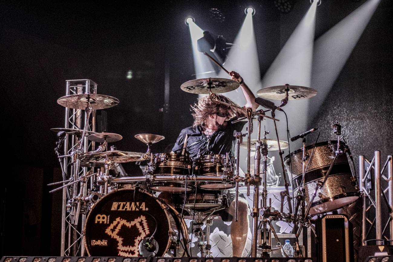 Arakain a Dymytry: Čtyřhodinový metalový nářez v Pardubicích!