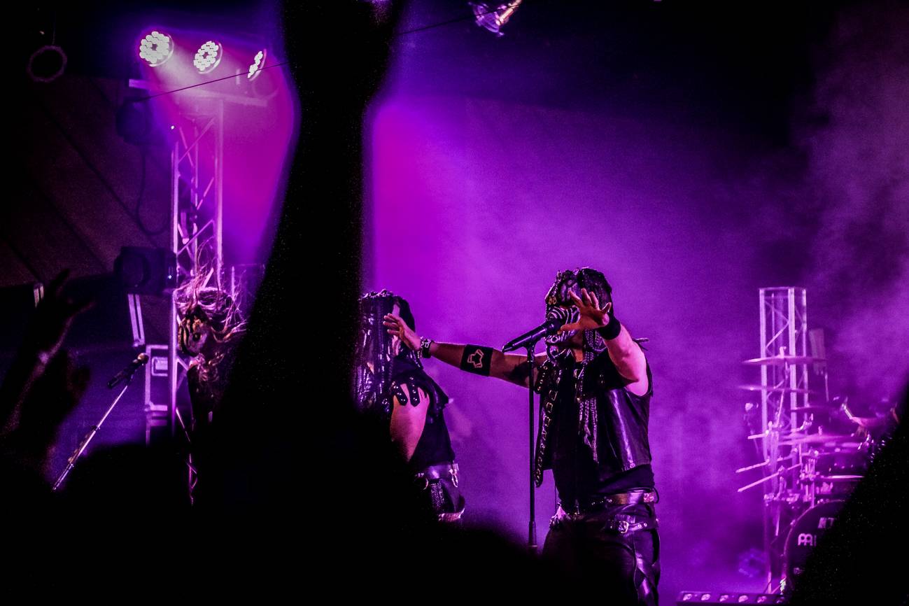 Arakain a Dymytry: Čtyřhodinový metalový nářez v Pardubicích!