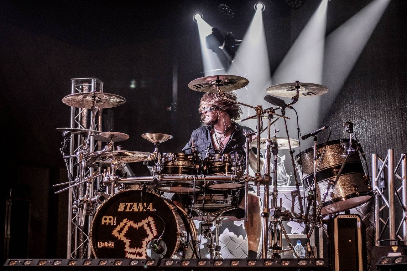 Arakain a Dymytry: Čtyřhodinový metalový nářez v Pardubicích!