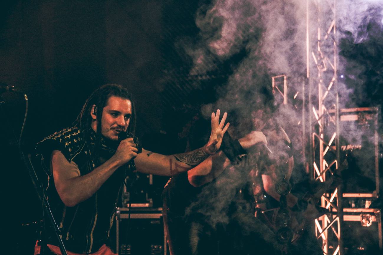 Arakain a Dymytry: Čtyřhodinový metalový nářez v Pardubicích!