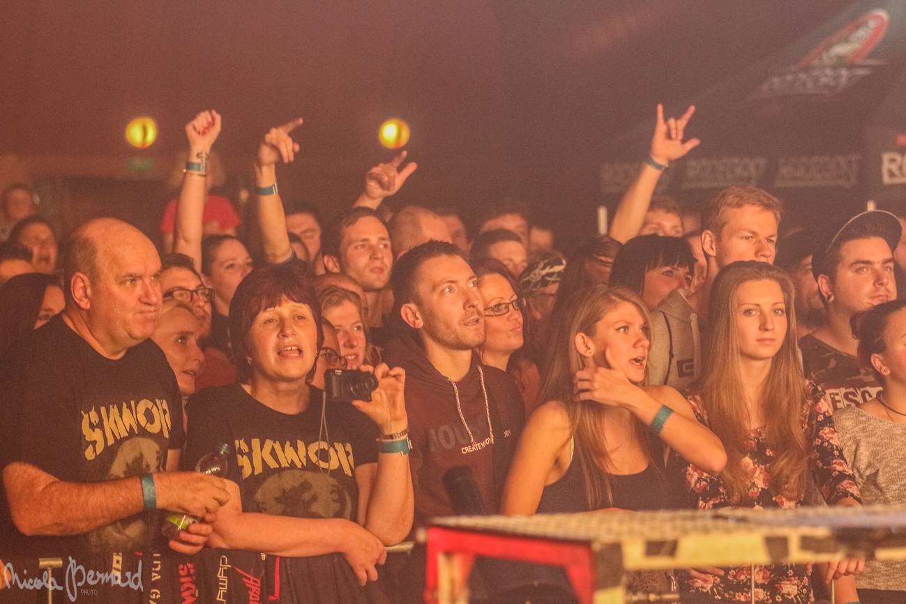 Škwor hledali identitu i v České Lípě: Sál praskal ve švech