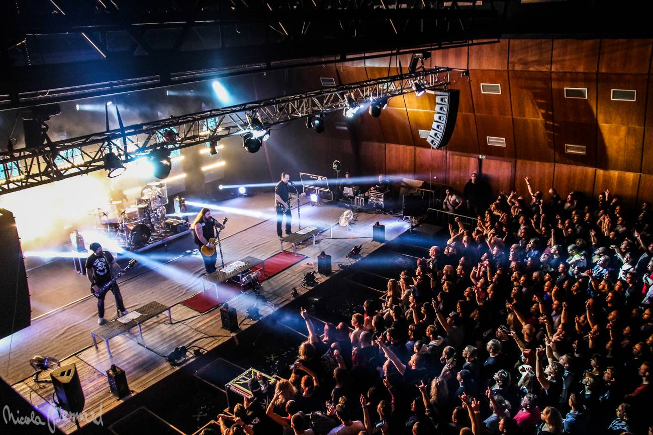 Škwor hledali identitu i v České Lípě: Sál praskal ve švech