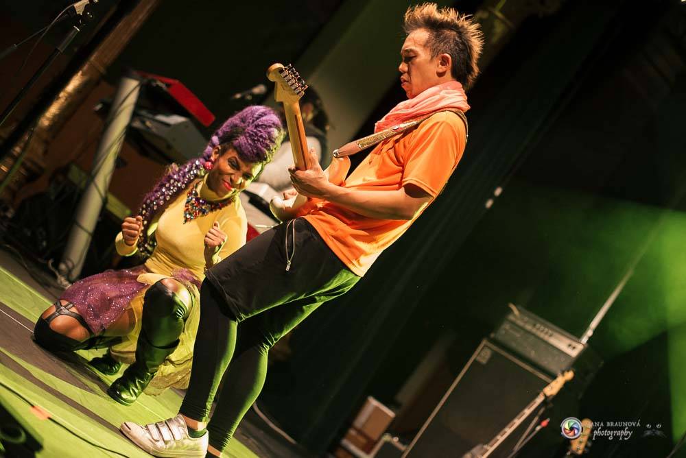 Nik West, funková princezna a baskytarová královna, která hrála i s Princem, okouzlila Plzeň