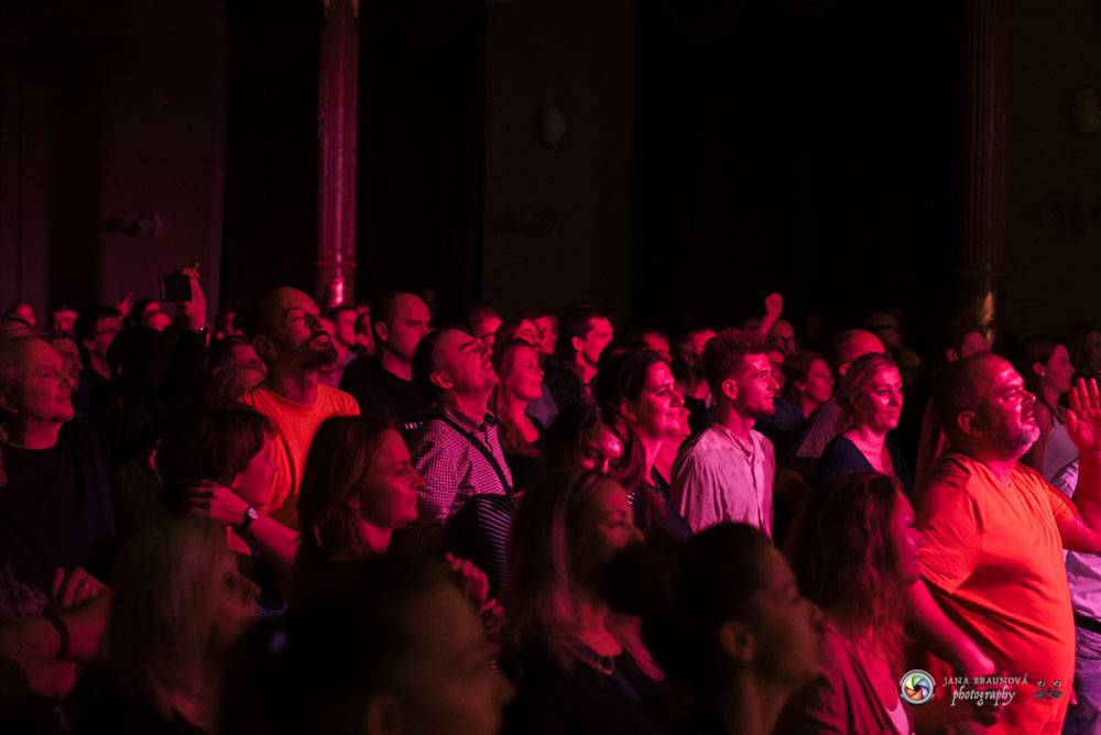 Nik West, funková princezna a baskytarová královna, která hrála i s Princem, okouzlila Plzeň