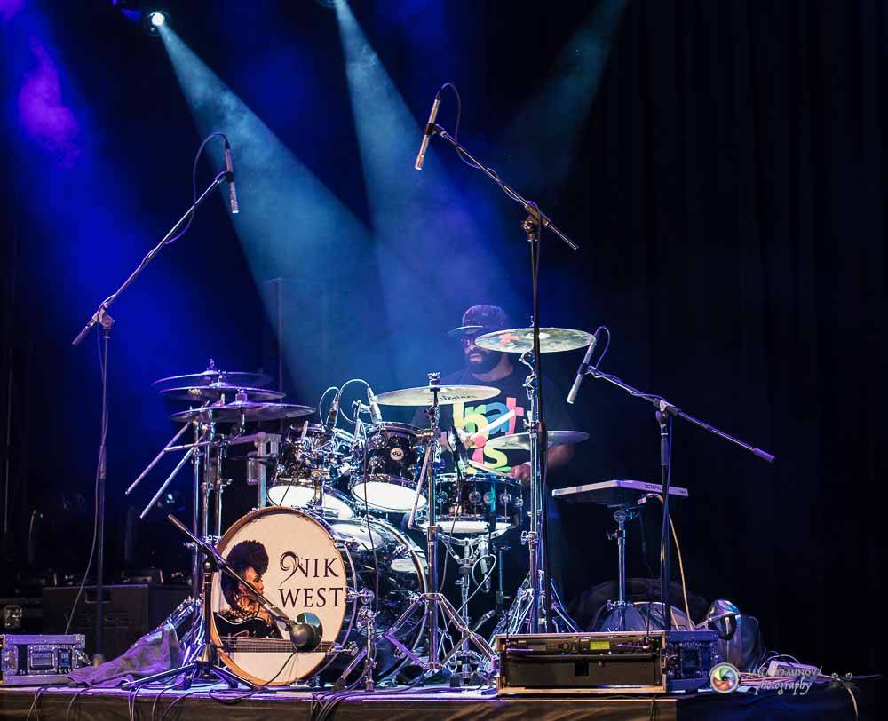 Nik West, funková princezna a baskytarová královna, která hrála i s Princem, okouzlila Plzeň