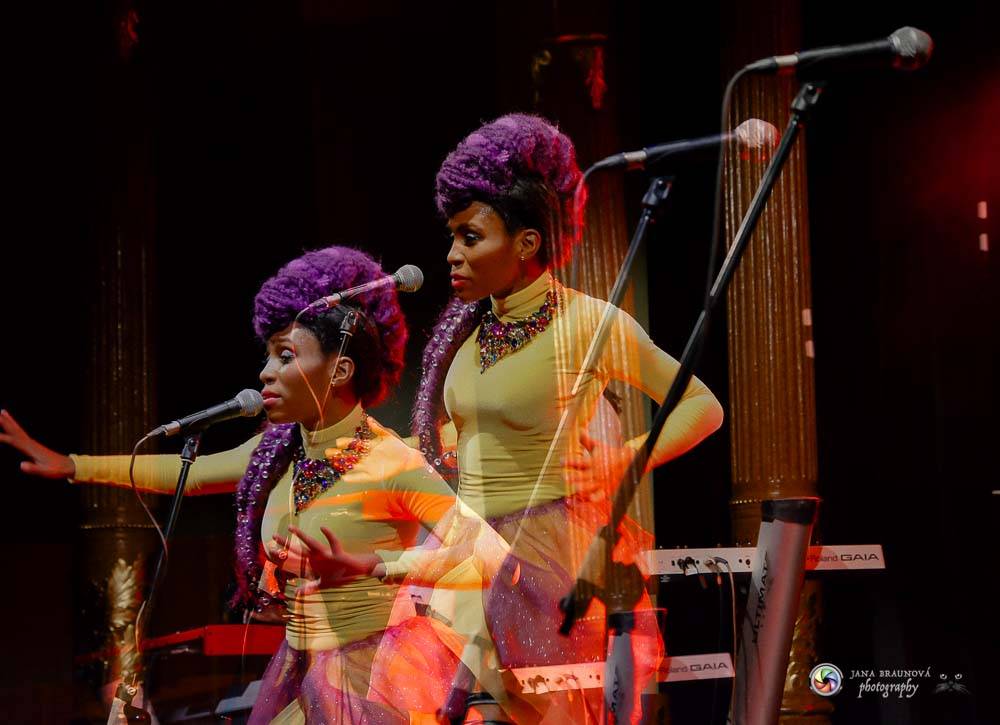 Nik West, funková princezna a baskytarová královna, která hrála i s Princem, okouzlila Plzeň