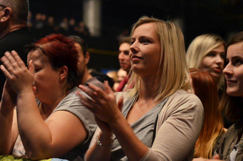 No Name vyprodali Forum Karlín, 20 let oslavili S láskou i s podprsenkou na pódiu