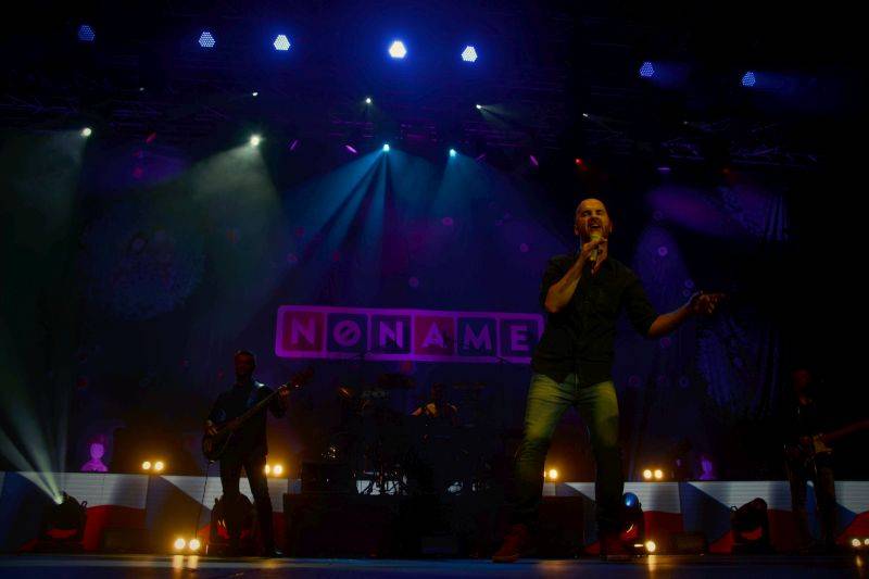 No Name vyprodali Forum Karlín, 20 let oslavili S láskou i s podprsenkou na pódiu