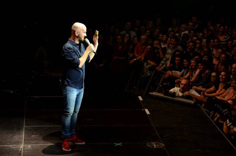 No Name vyprodali Forum Karlín, 20 let oslavili S láskou i s podprsenkou na pódiu