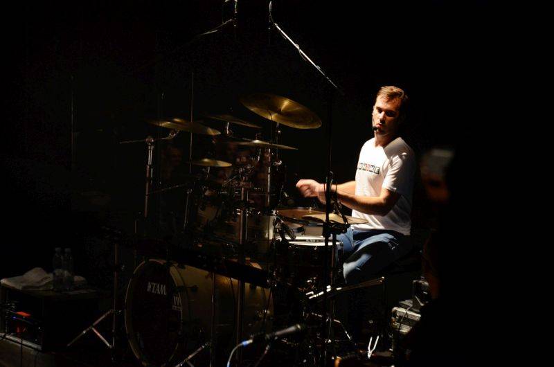 No Name vyprodali Forum Karlín, 20 let oslavili S láskou i s podprsenkou na pódiu