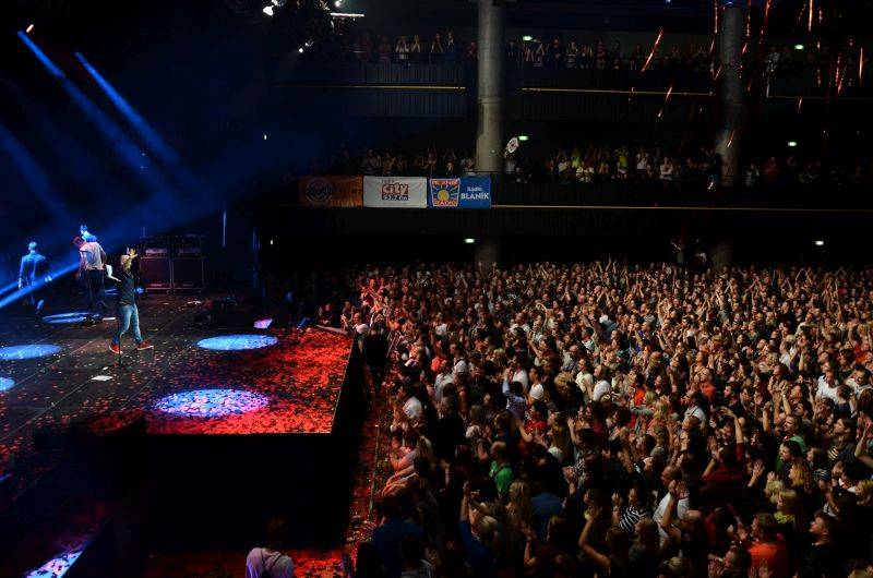 No Name vyprodali Forum Karlín, 20 let oslavili S láskou i s podprsenkou na pódiu