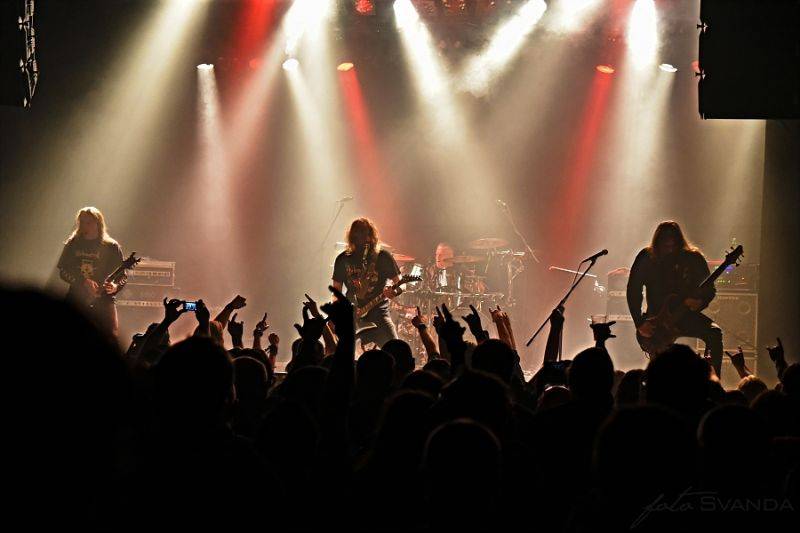 Třicátníci Debustrol křtili v Akropoli svoji Válku. Byl to nářez!