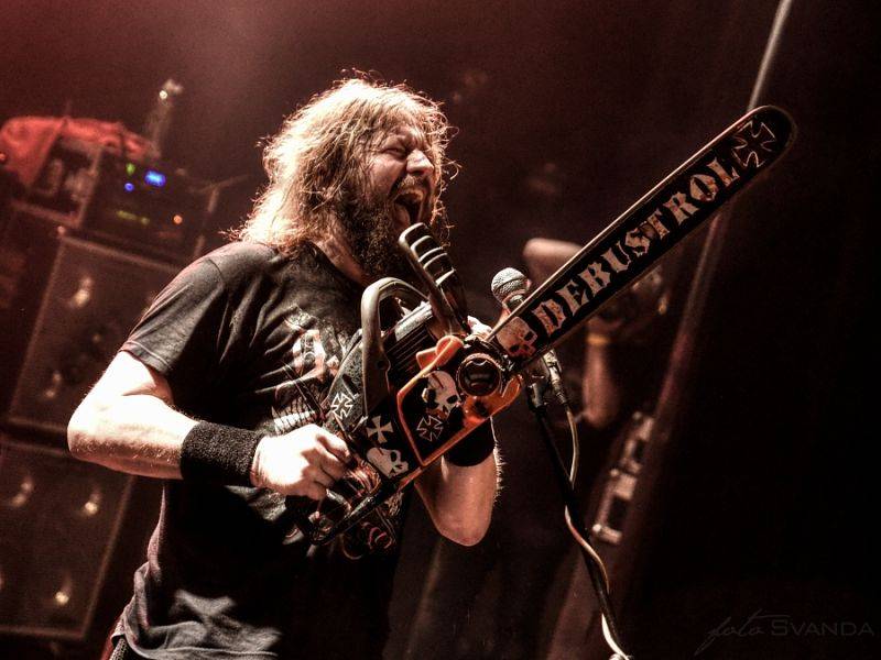 Třicátníci Debustrol křtili v Akropoli svoji Válku. Byl to nářez!