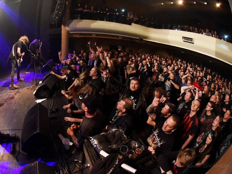 Třicátníci Debustrol křtili v Akropoli svoji Válku. Byl to nářez!