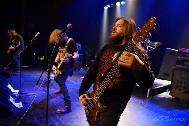 Třicátníci Debustrol křtili v Akropoli svoji Válku. Byl to nářez!