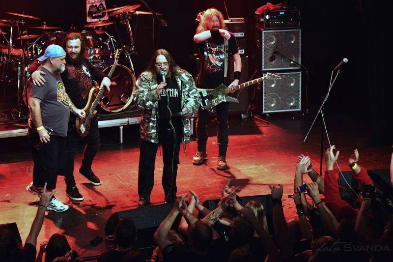 Třicátníci Debustrol křtili v Akropoli svoji Válku. Byl to nářez!