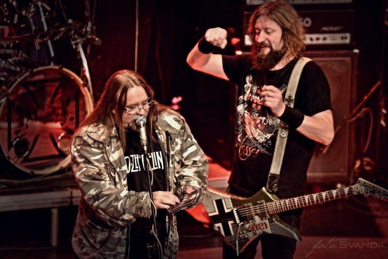 Třicátníci Debustrol křtili v Akropoli svoji Válku. Byl to nářez!