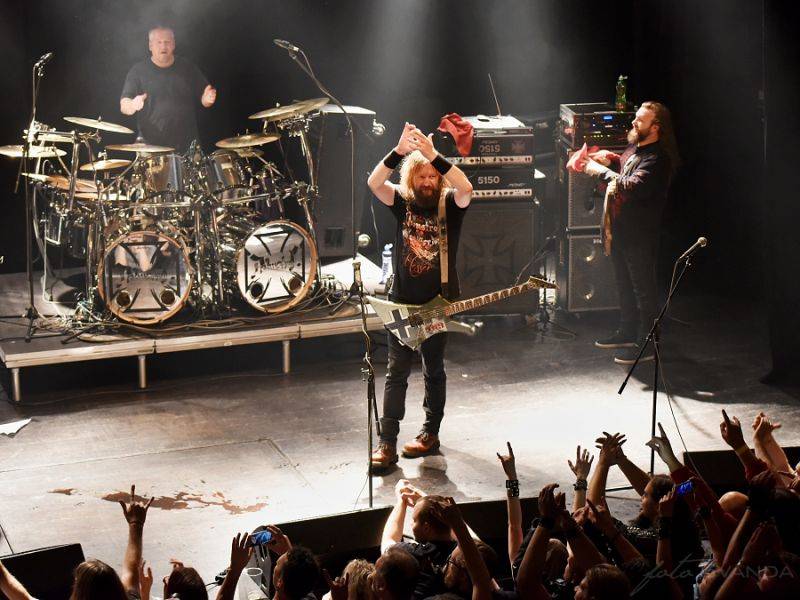 Třicátníci Debustrol křtili v Akropoli svoji Válku. Byl to nářez!