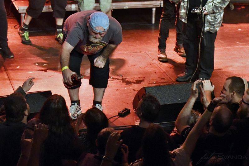 Třicátníci Debustrol křtili v Akropoli svoji Válku. Byl to nářez!