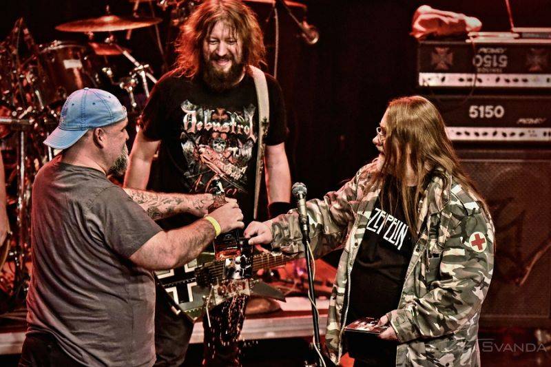 Třicátníci Debustrol křtili v Akropoli svoji Válku. Byl to nářez!