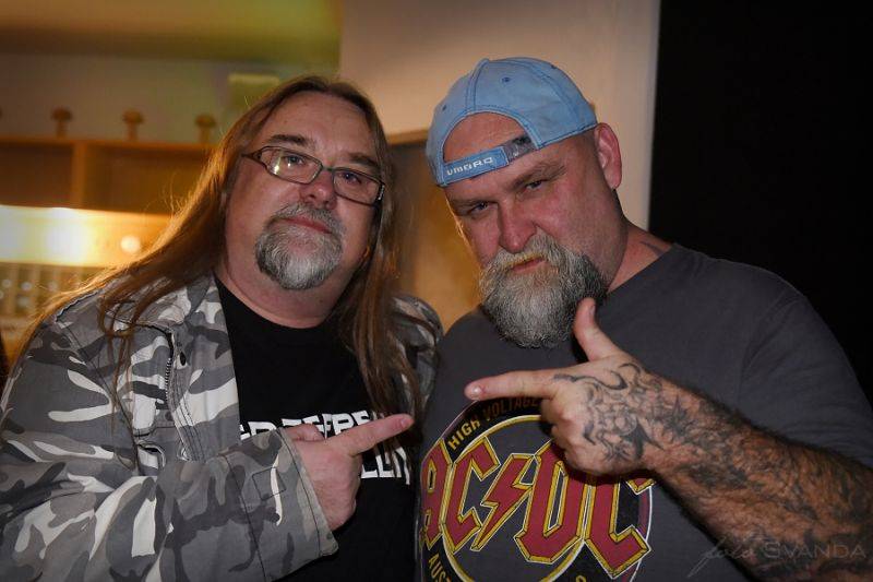 Třicátníci Debustrol křtili v Akropoli svoji Válku. Byl to nářez!