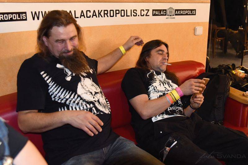 Třicátníci Debustrol křtili v Akropoli svoji Válku. Byl to nářez!