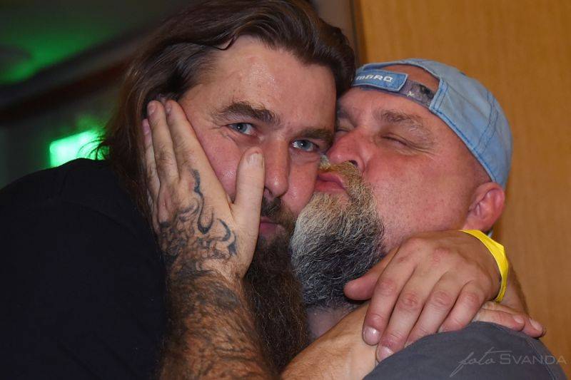 Třicátníci Debustrol křtili v Akropoli svoji Válku. Byl to nářez!