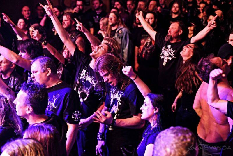 Třicátníci Debustrol křtili v Akropoli svoji Válku. Byl to nářez!