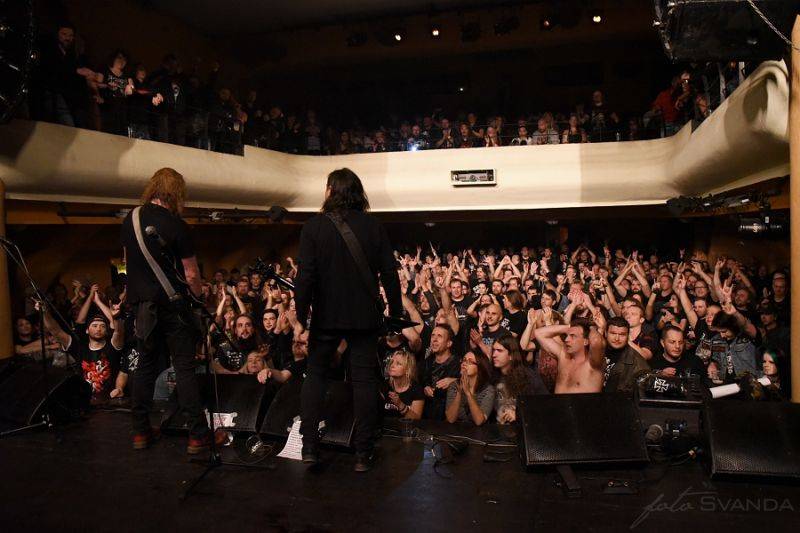 Třicátníci Debustrol křtili v Akropoli svoji Válku. Byl to nářez!