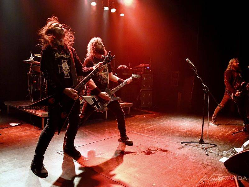 Třicátníci Debustrol křtili v Akropoli svoji Válku. Byl to nářez!