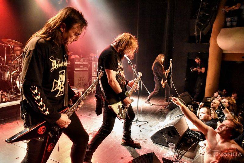 Třicátníci Debustrol křtili v Akropoli svoji Válku. Byl to nářez!