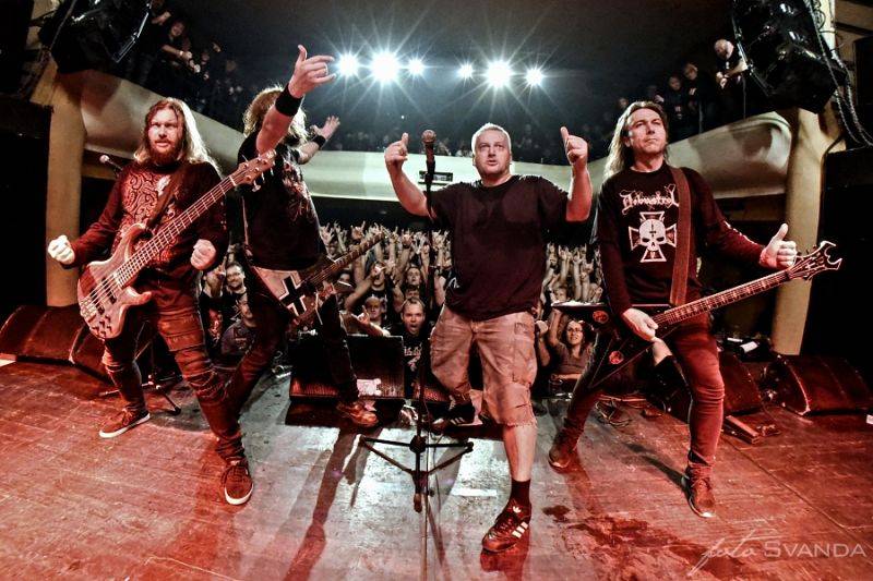 Třicátníci Debustrol křtili v Akropoli svoji Válku. Byl to nářez!