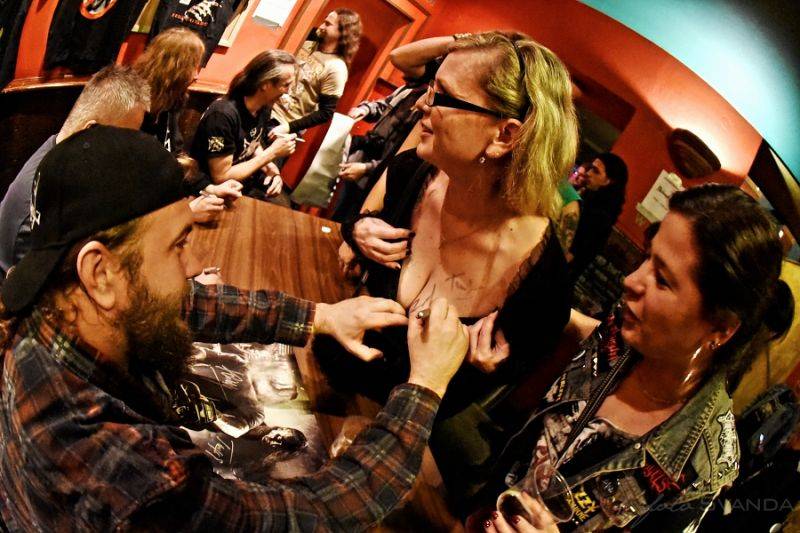 Třicátníci Debustrol křtili v Akropoli svoji Válku. Byl to nářez!