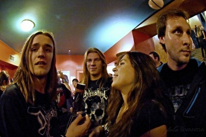 Třicátníci Debustrol křtili v Akropoli svoji Válku. Byl to nářez!