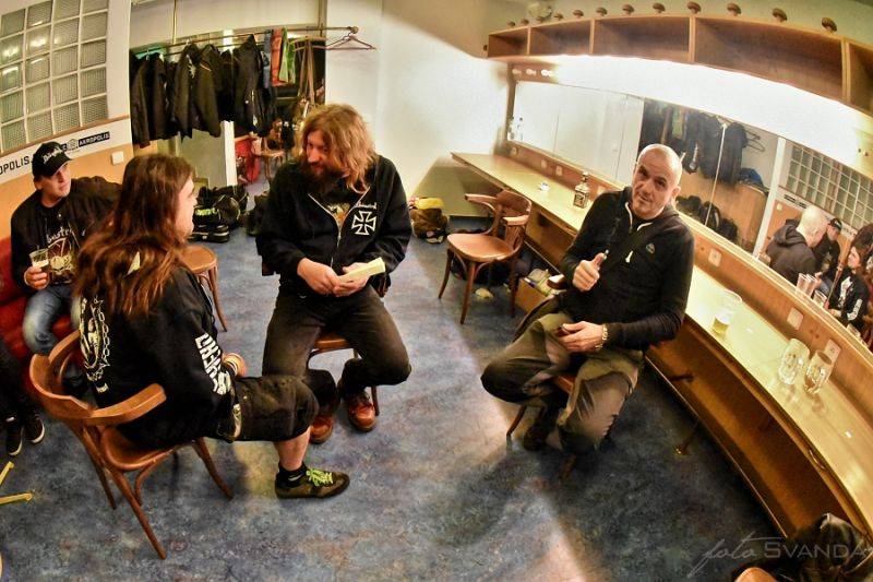 Třicátníci Debustrol křtili v Akropoli svoji Válku. Byl to nářez!