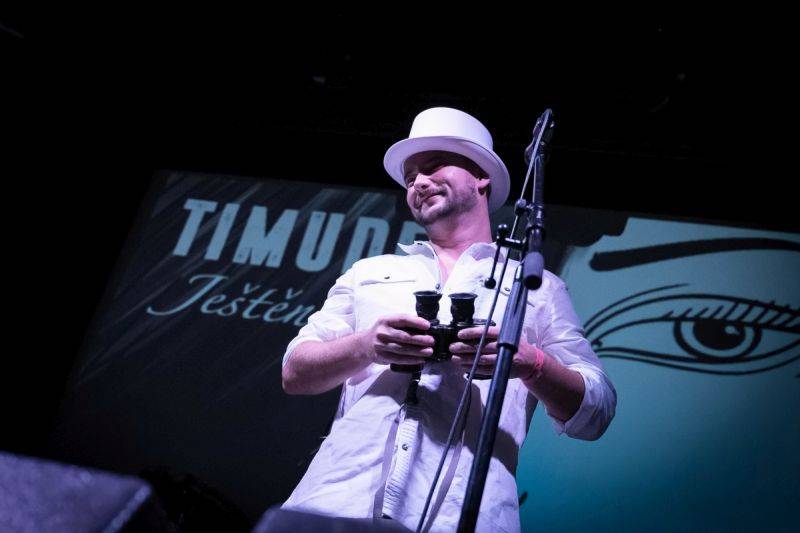 Timudej křtili Ještěně, v Roxy byla k vidění i akrobacie nebo vokální skupina