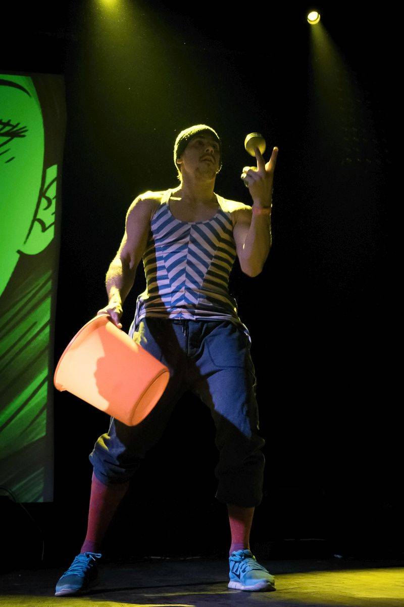 Timudej křtili Ještěně, v Roxy byla k vidění i akrobacie nebo vokální skupina